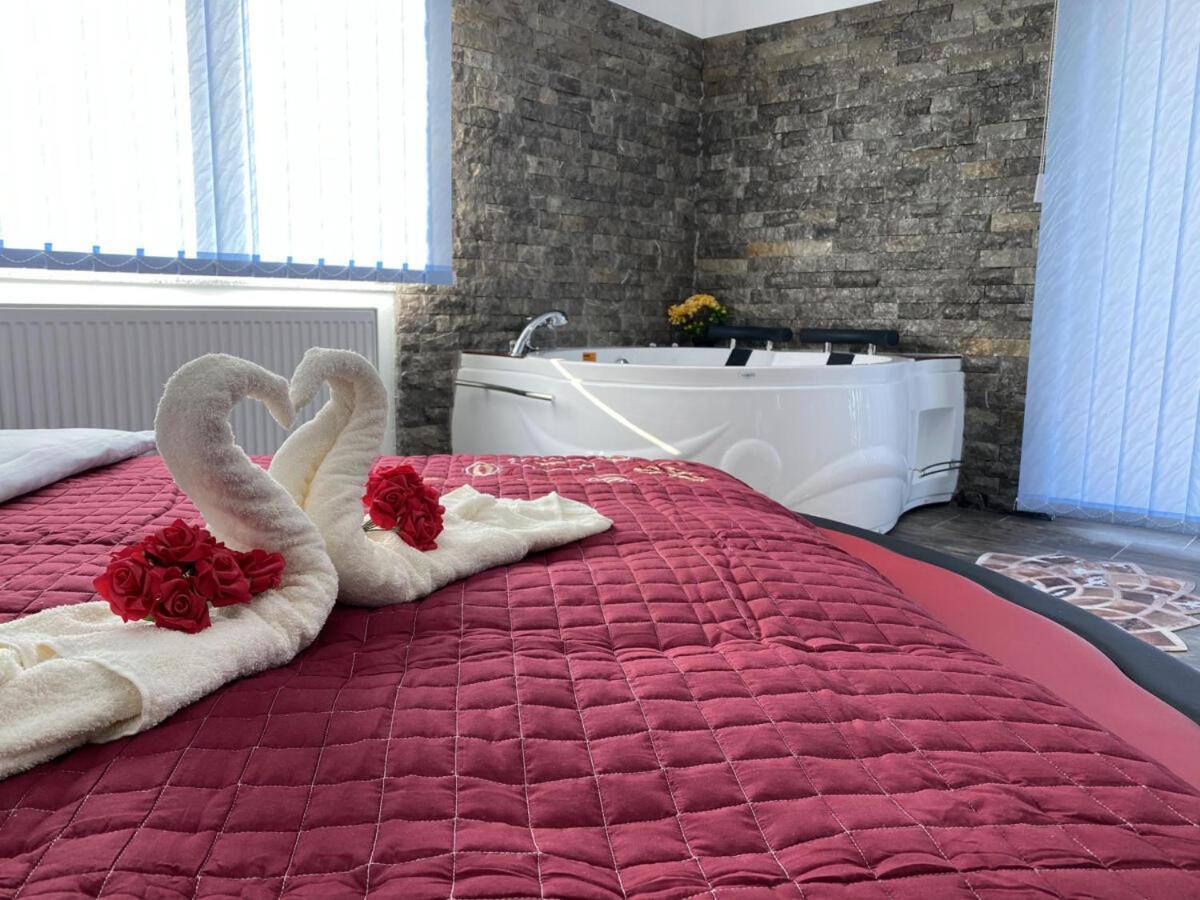 Motel Aladin Cazin Bagian luar foto
