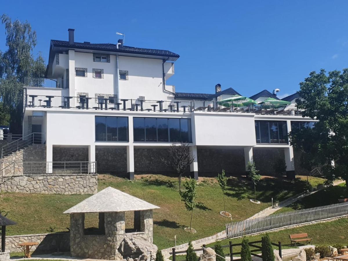 Motel Aladin Cazin Bagian luar foto