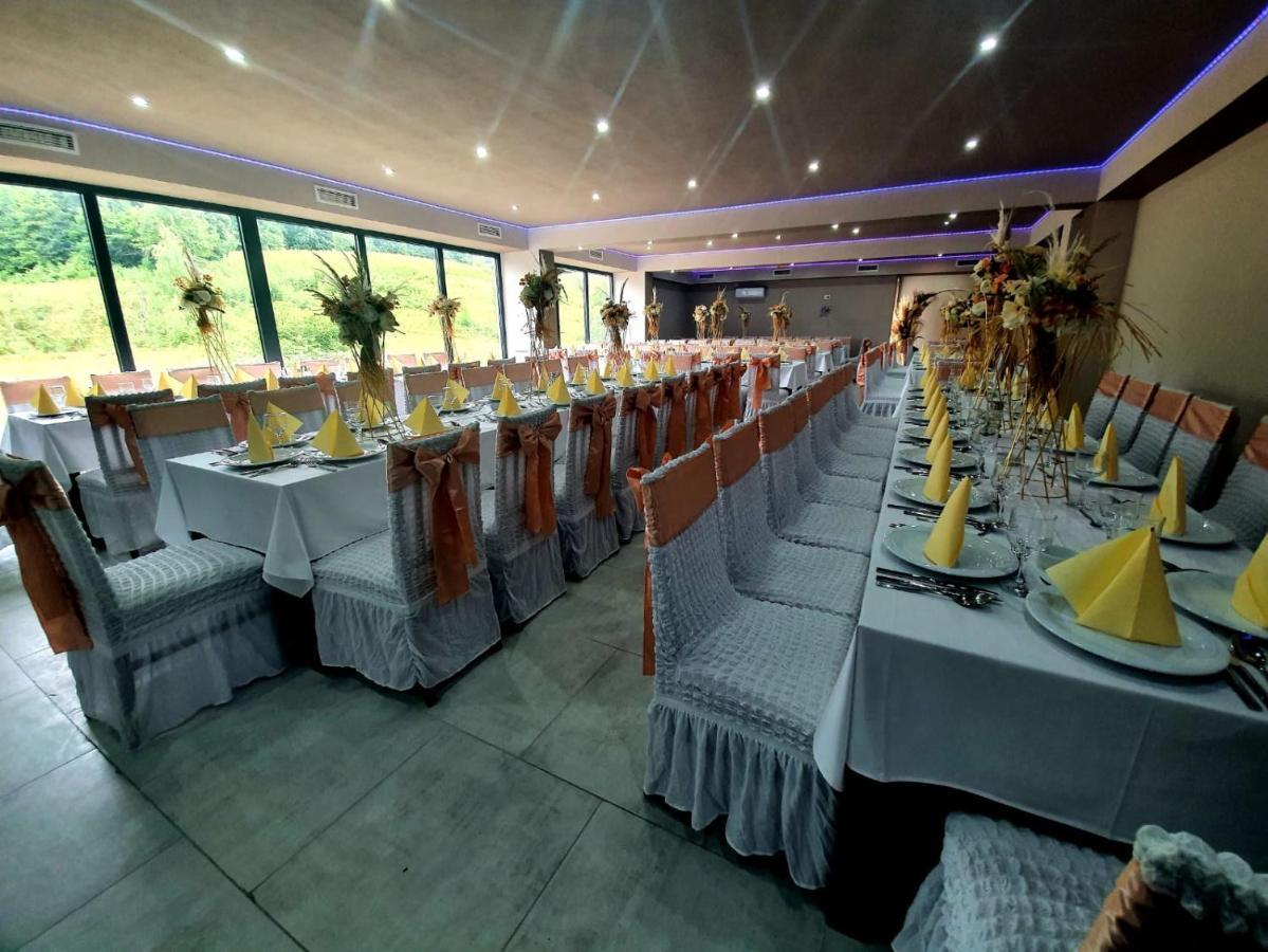 Motel Aladin Cazin Bagian luar foto