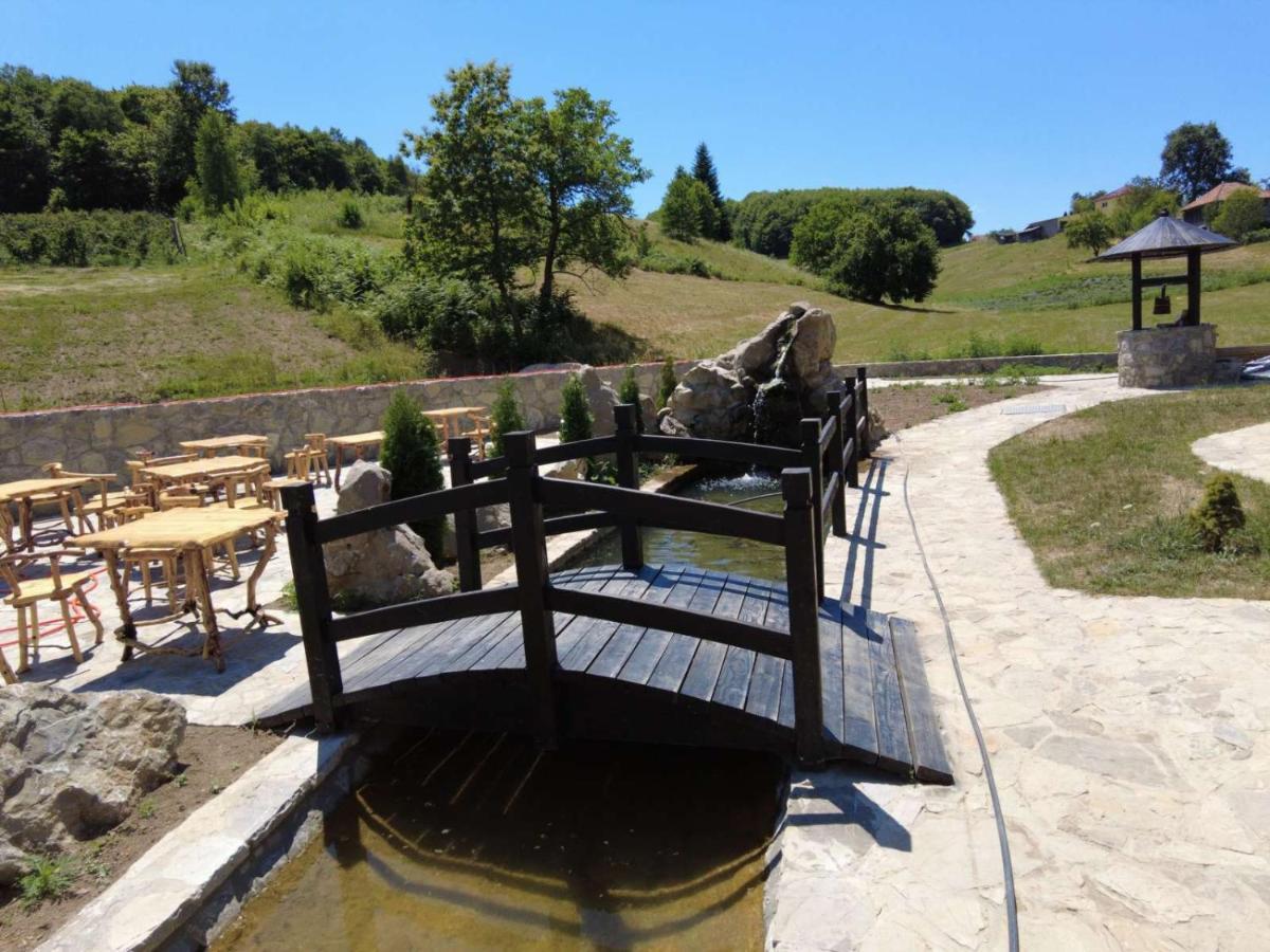 Motel Aladin Cazin Bagian luar foto