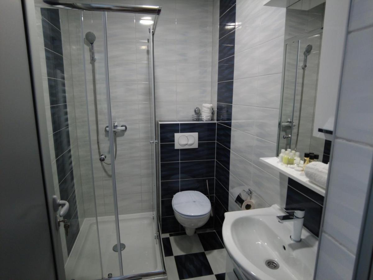 Motel Aladin Cazin Bagian luar foto