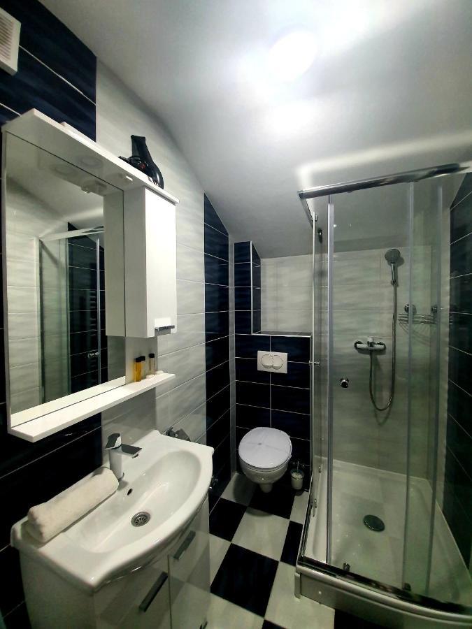 Motel Aladin Cazin Bagian luar foto