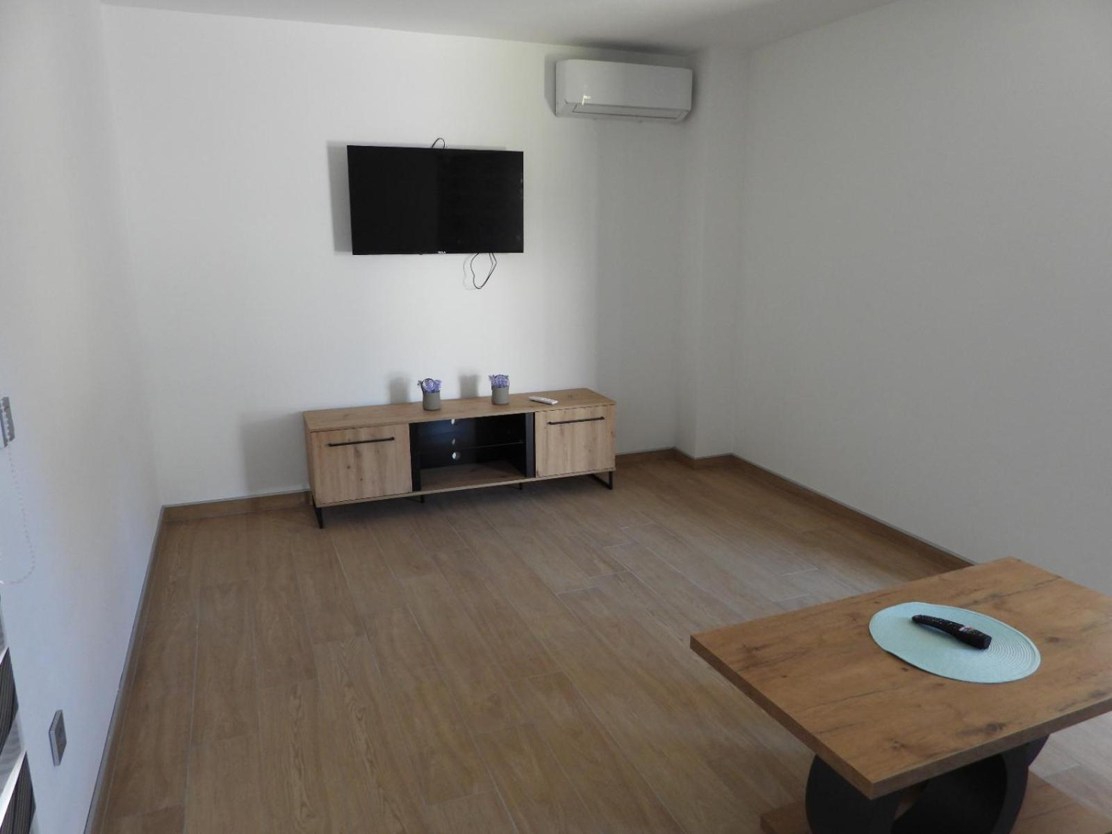 Motel Aladin Cazin Bagian luar foto