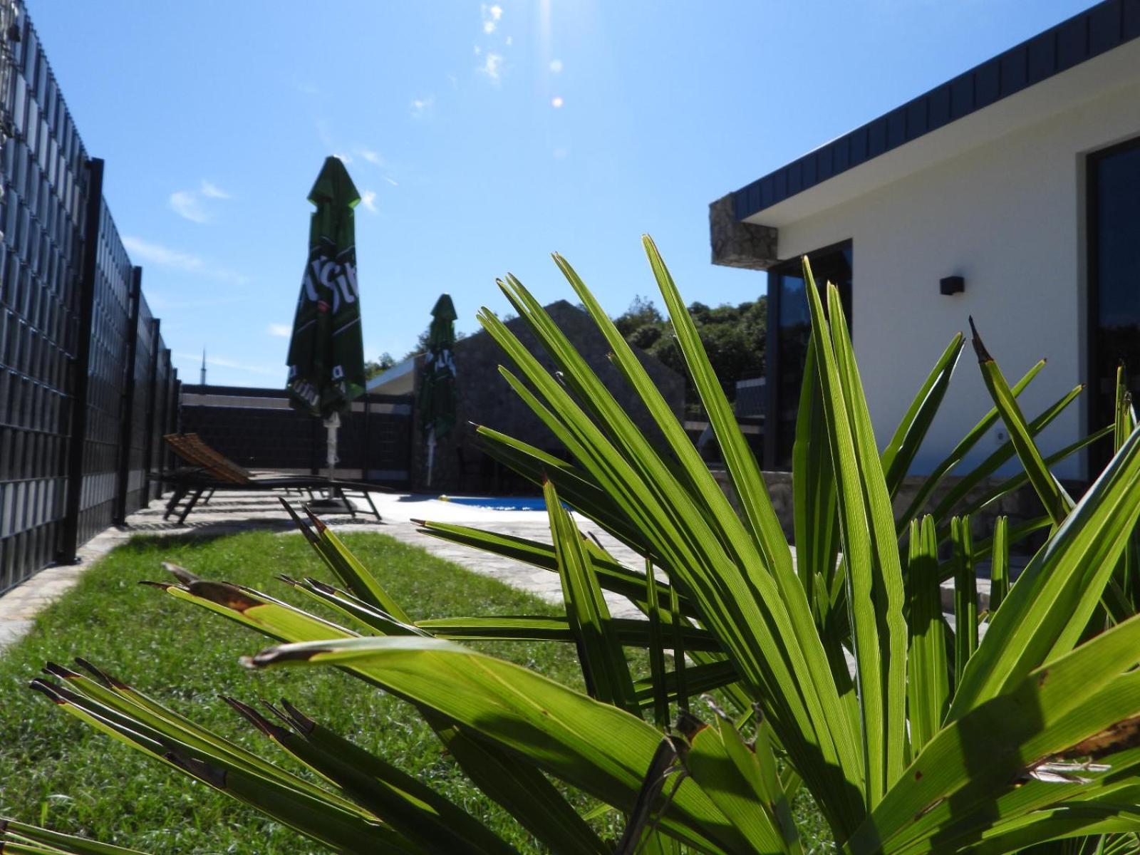 Motel Aladin Cazin Bagian luar foto