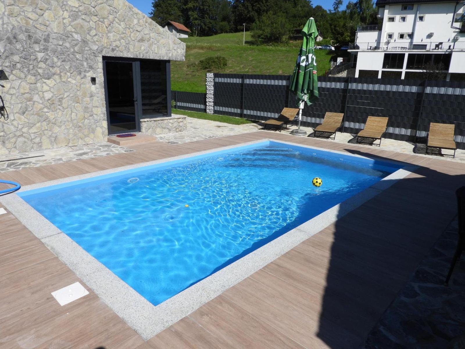 Motel Aladin Cazin Bagian luar foto